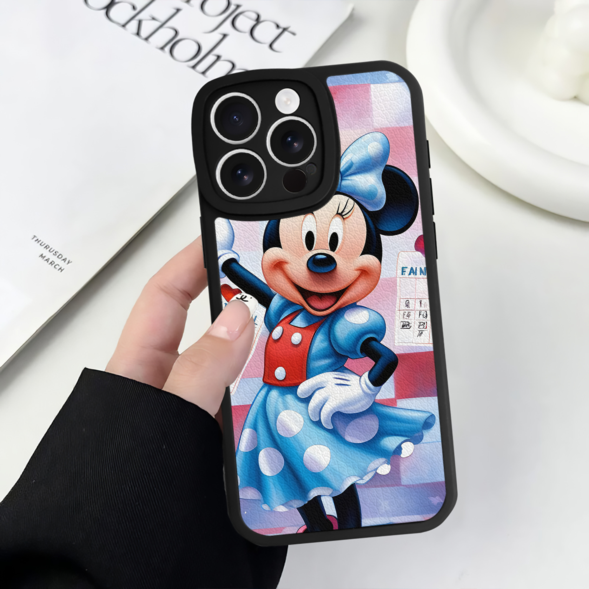 （画像用） ミッキーマウス Mickey Mouse 【iPhone 16シリーズ対応】シリコンスマホケース（レザー調） 材質：シリコン